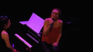 Barbarie, une femme qui chante Barbara : Je serai douce