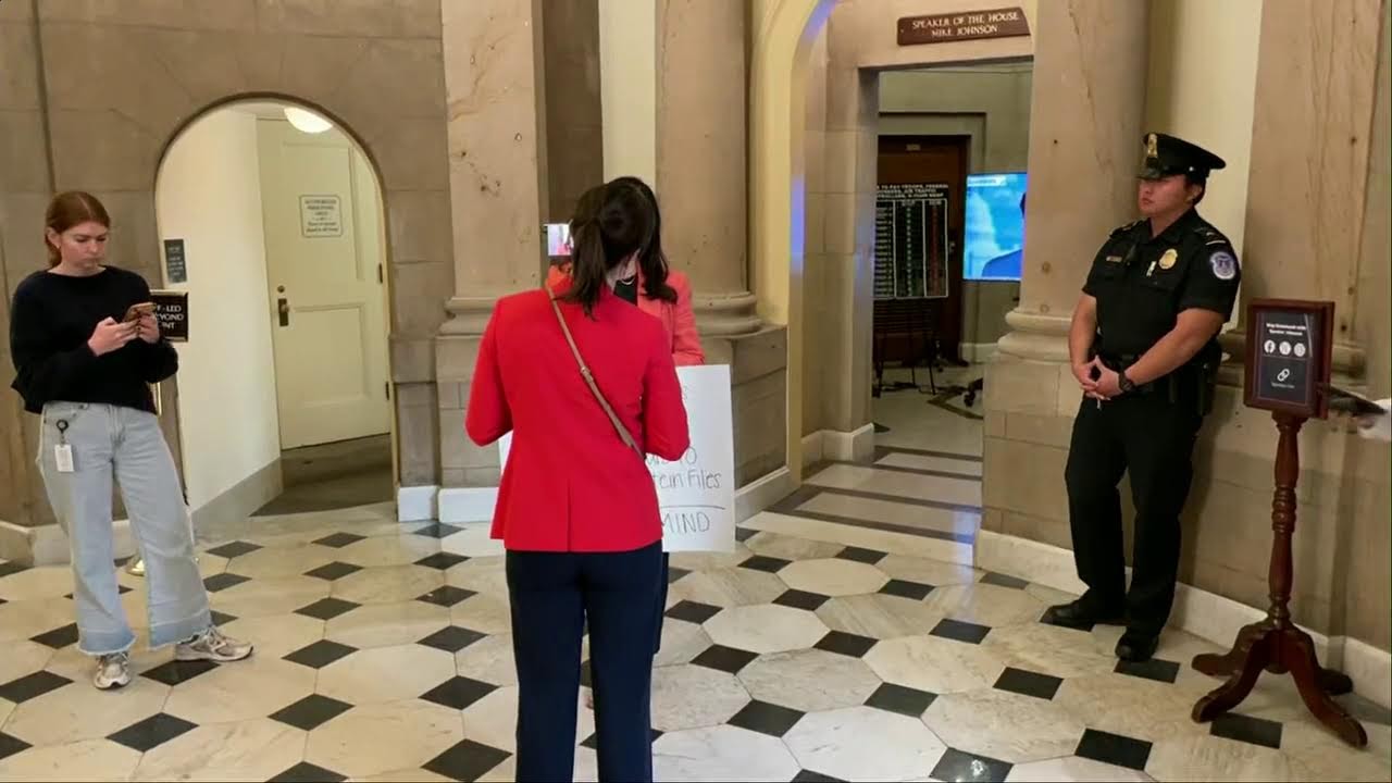 PROTEST: Arizona rep protests for Epstein files release at Speaker Johnson office