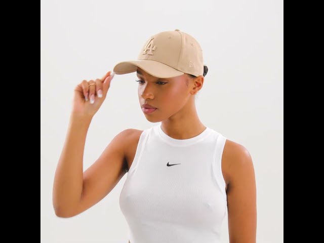 Vídeo relacionado con New Era Bugs Bunny Looney Tunes Beige Black A-Frame Trucker Adjustable Cap - One-Size