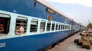 preview picture of video '17005 Hyderabad - Darbhanga Express arriving Darbhanga at PF 3'