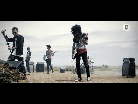 GADISKU - MR. JUNKIES (Official Video Clip)