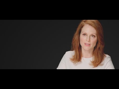 The Hunger Games: Mockingjay, Part 1 (Julianne Moore Interview)