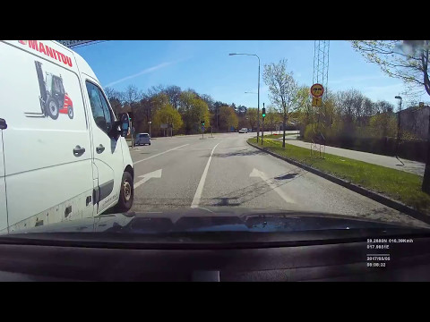 !!Krockkk!!  SLUTA använda mobilen när ni KÖRR!!