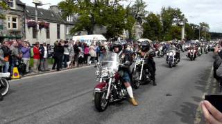 preview picture of video 'Thunder in the Glens - the Harley Davidsons arrive in Grantown on Spey'
