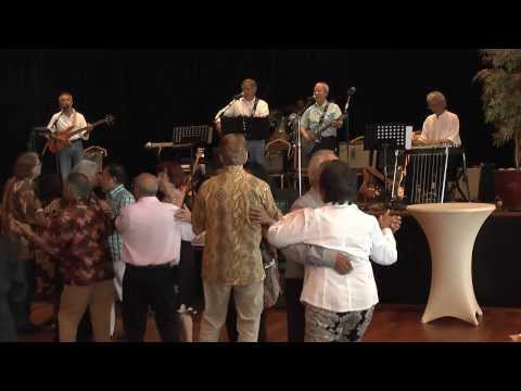 The Adinda band - Adinda, Indische dag - De Brug, Reeuwijk 25 aug2013 - "She Thinks I Still Care"