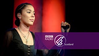 Grace Carter - Why Her Not Me (The Quay Sessions)