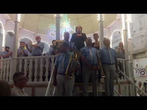 Omaggio floreale banda di Lecce