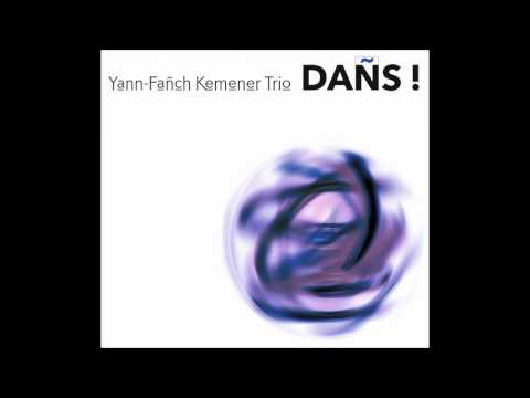 YANN-FAÑCH KEMENER TRIO: An disput etre ar c'hernevad hag an tregerad