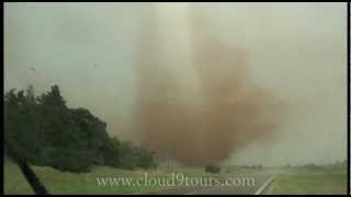 preview picture of video 'Extreme Close Encounter with Rago, KS Tornado- 5.19.12'