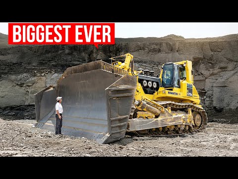 Why Komatsu's D575 Still Haunts Caterpillar