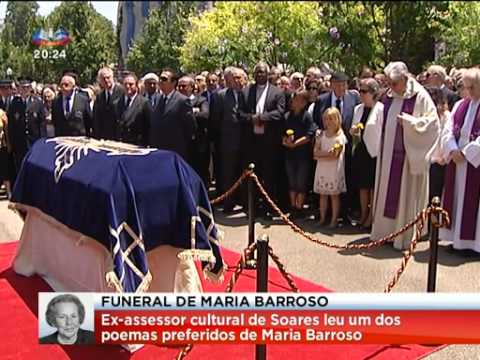 Urna de Maria Barroso levada ao som de aplausos para o jazigo da família