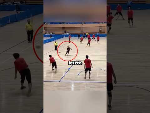 Deswegen solltest du Mädchen niemals unterschätzen… 😳 (@amazing_dodgeball_kensei/YT)