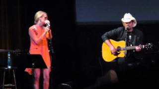 Brad Paisley &amp; Carrie Underwood - Remind Me (PlayStation Theater NYC)