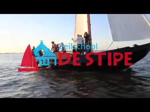 download lagu mp3 mp4 Zeilschool De Stipe, download lagu Zeilschool De Stipe gratis, unduh video klip Zeilschool De Stipe