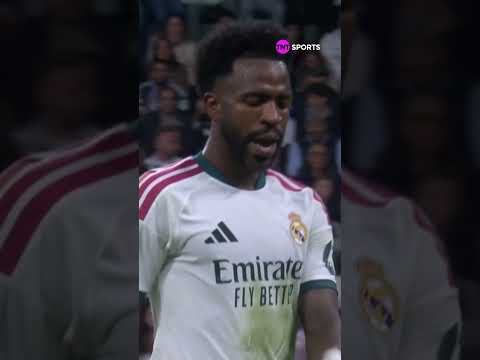 A BOLA DO VINI JR. NÃO QUER ENTRAR…👀ELE SOLTOU ATÉ UM PALAVRÃO PELO GOLEIRO TER DEFENDIDO #shorts