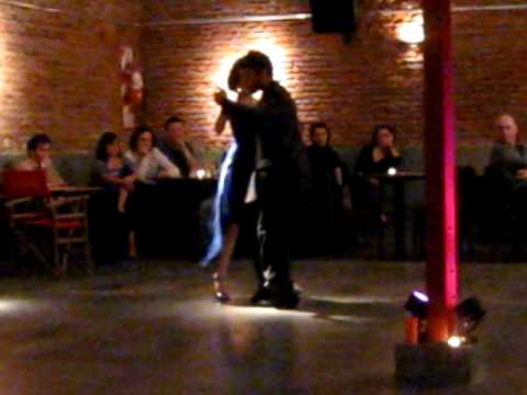  Lida Mantovani  and  Cristhian Sosa  are  dancing  to  the  vals  "  Flores Del Alma  "