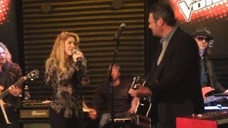 Blake Shelton &amp; Shakira Perform New Duet &#39;Medicine&#39;