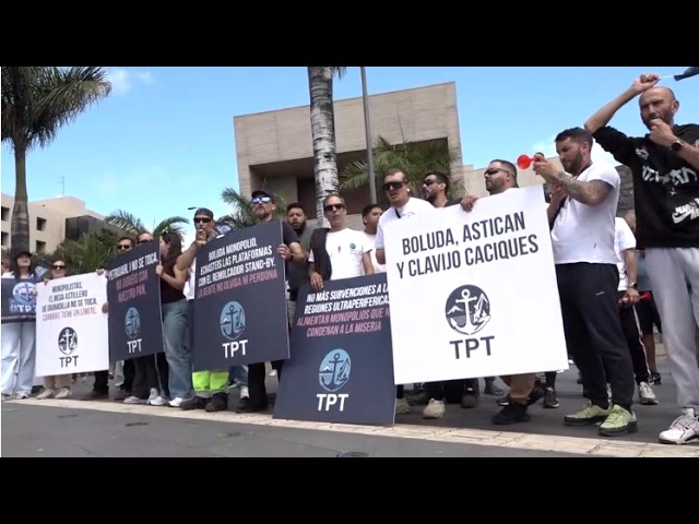 Manifestación del colectivo de Trabajadores del Puerto de Tenerife contra Astican, Boluda y Clavijo