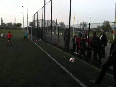 Jodan Boys F4 wint laatste wedstrijd