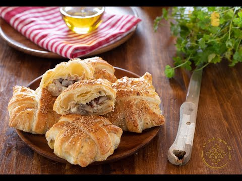 Fagottini di pasta sfoglia con funghi champignon