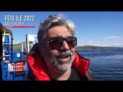 Tasting a Laphroaig 31 & A Bunnahabhain 33 At The Islay Whisky Festival | Day 5 #VLOG