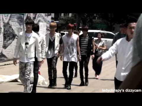 110528 SHINee (Taemin focus) walking handsomely fancam  @ Walking Festival