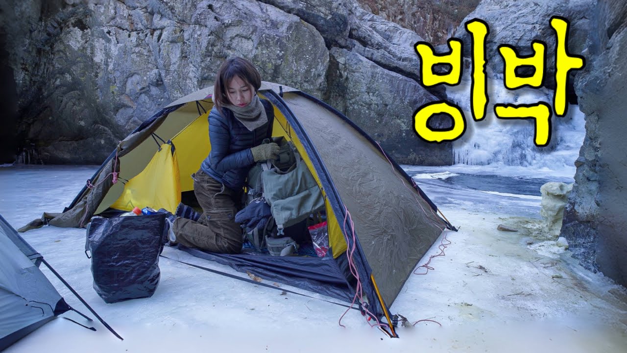  Two women a night on the ice / Camping on the ice