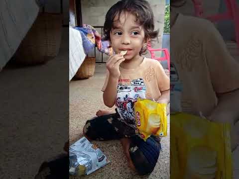 Baby Eating ice cream🍨🍧 and lay's| manglore| daiviki is the best