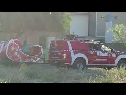 Paso de PAPÁ NOEL POR BARRIO LAS BARDAS CHOELE CHOEL RÍO NEGRO 21/12/2025