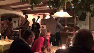preview picture of video 'Fuchs Buam beim Törggelen im Alpenhof in Walchsee.'