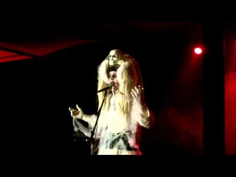 Angela Transbury -  Wayward sisters in the wind ( live )