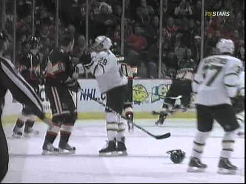 Steve Ott levels Tomas Kopecky