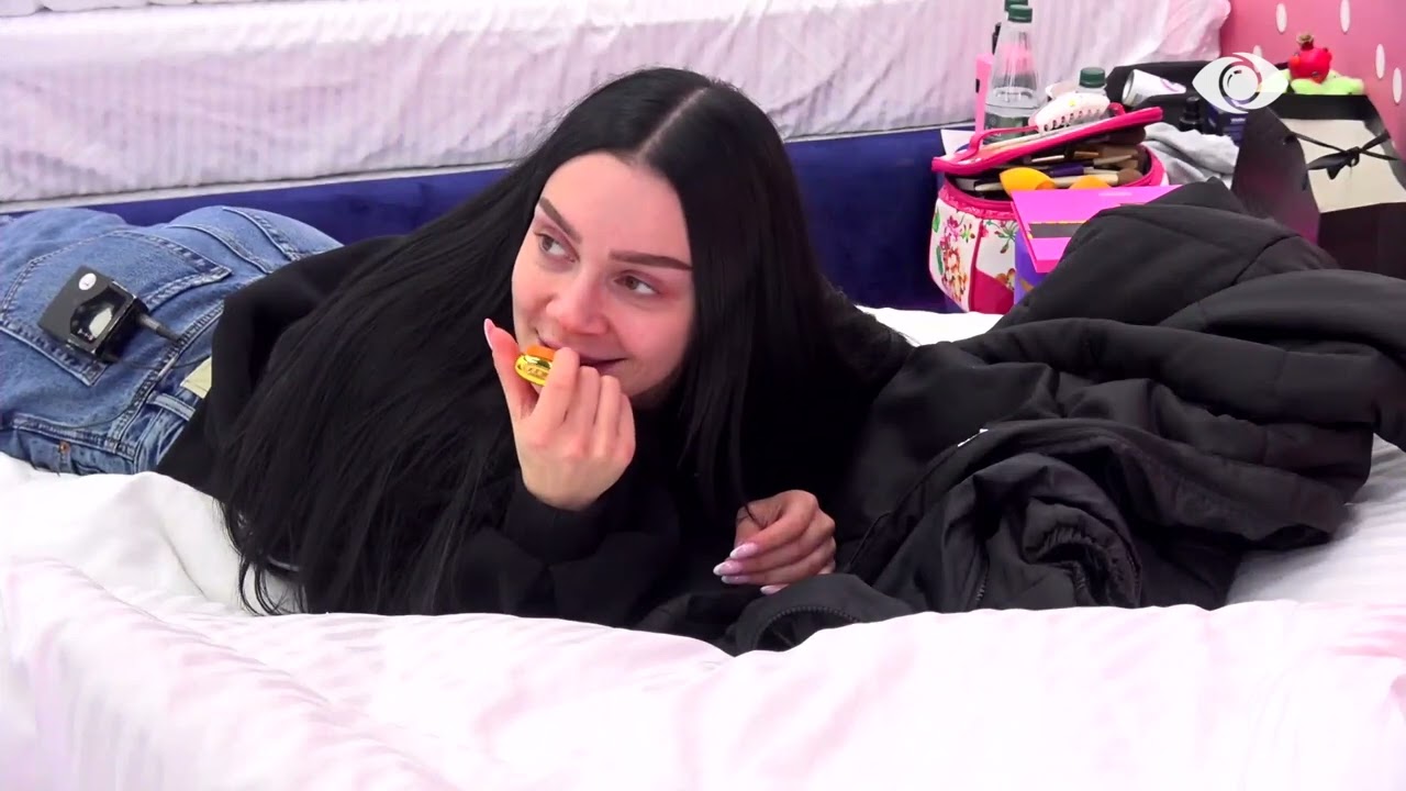 Nëse bën komplimente për Krusitën…/ Greta bisedon me Kristin