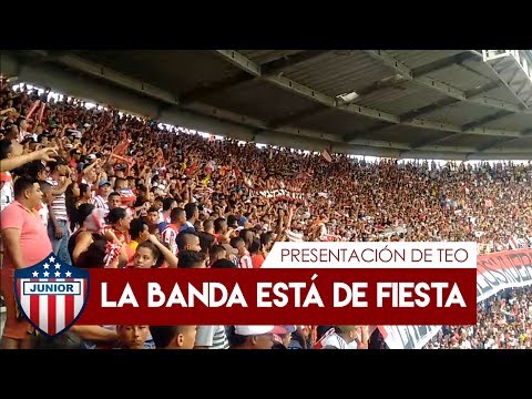 "La banda está de fiesta - TEO locura, Los kuervos, presentación de Teofiolo" Barra: La Banda de Los Kuervos • Club: Junior de Barranquilla