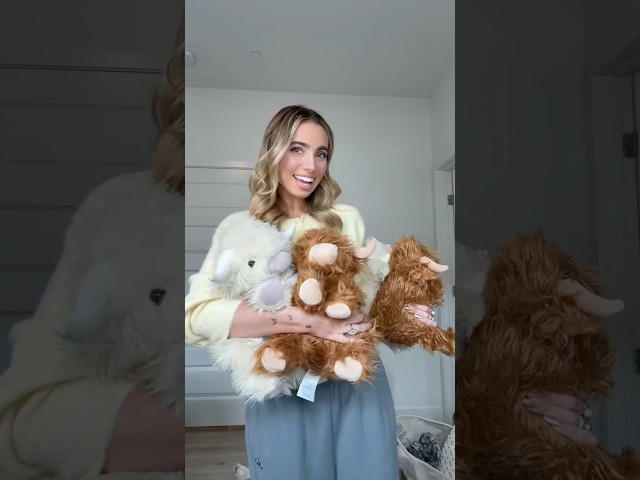 Vídeo relacionado con Living Nature Vaca Highland, Juguete de granja suave y realista, peluche ecológico Naturli, 16 cm