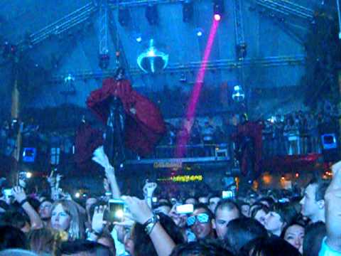 Red Carpet ft. Hardwell - Alright 2010 (Live @ Amnesia Closing Party)