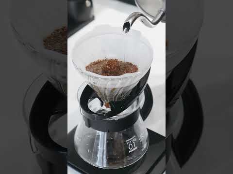 POUR VỚI HARIO, BẠN PHẢI TRẦM TRỒ