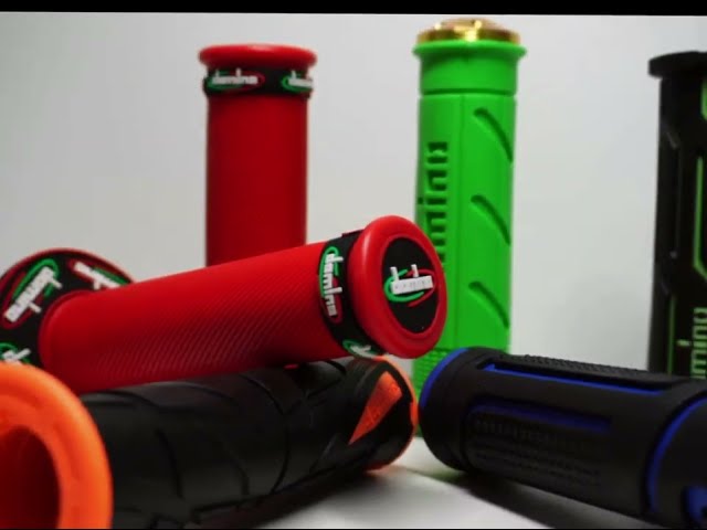 Vídeo relacionado con 1 Par Empuñaduras Manillar Moto para Monster 400 620 659 695 696 795 796/ S2R 800, Puños Aleación Aluminio Y Goma Antideslizante, Universales 22/24mm, Mayor Comodidad,Blue