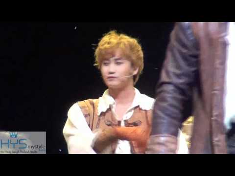 [Fancam] 111210 Young Saeng @The three Musketeers musical - Curtain call (by Mukamuka)