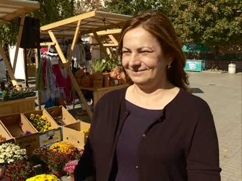 Cvećari i medari na trgu do kraja jeseni