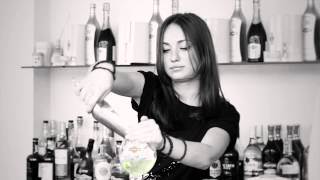 Смотреть онлайн Рецепт алкогольного коктейля  Роял Мартини