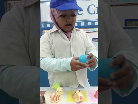 Najla jualan ice cream 😁