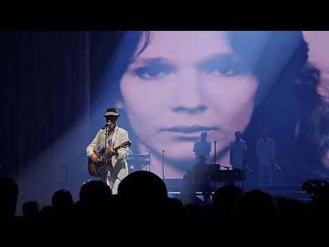 Balada de Gisberta - Pedro Abrunhosa feat. Paulo Praça VIAGENS 3.0 Super Bock Arena Porto