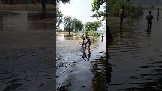 Siddharth Nagar mein bandh tutane se bhara sabhi gaon mein Pani dekhen video ke madhyam se