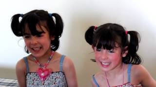 preview picture of video 'Intervista a due piccole gemelle partecipanti al 1^ incontro dei gemelli sardi'