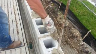 How to spread mortar on concrete block