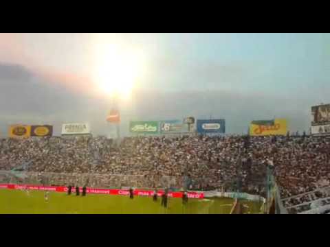 "La inimitable metiendo fiesta en la tribuna - Atletico Tucuman" Barra: La Inimitable &bull; Club: Atlético Tucumán