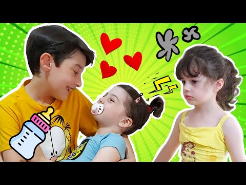 Mimi e Julinha em uma História Engraçada de Uma Nova IRMÃ BEBÊ