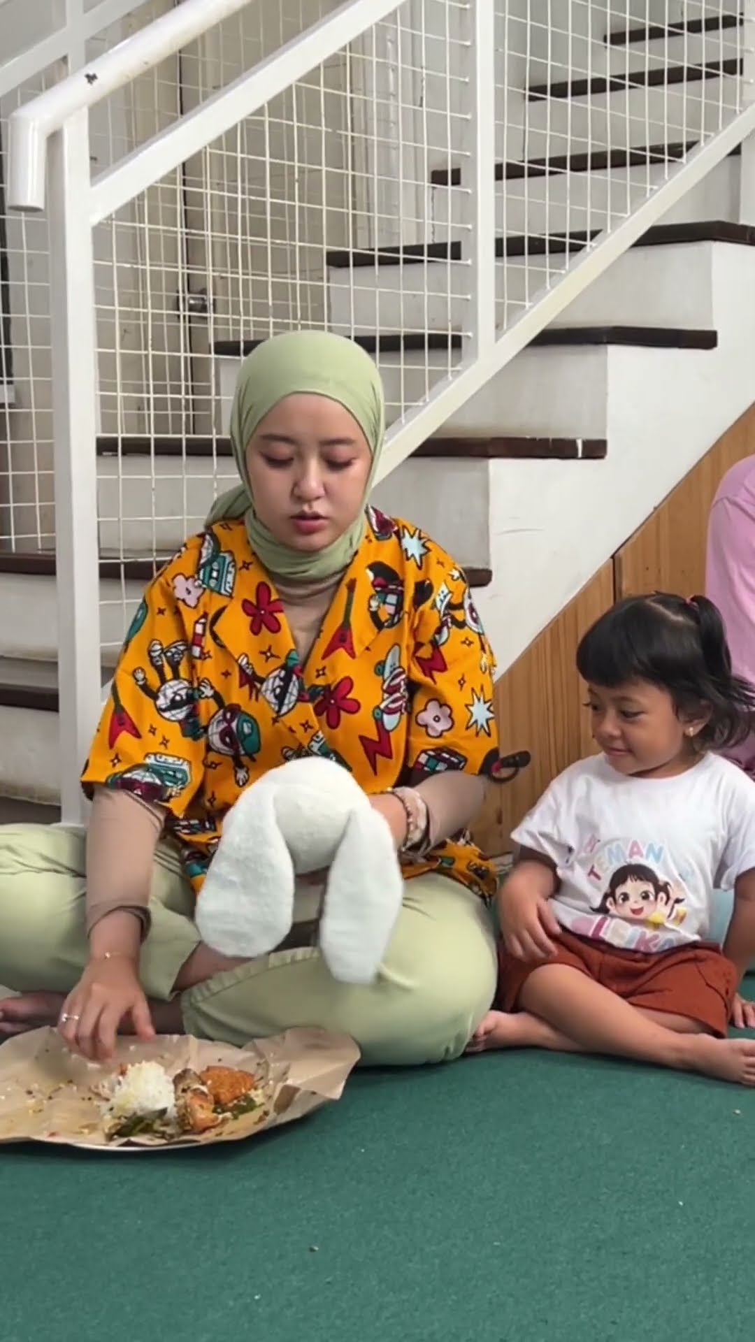Ibu-ibu, gak perlu pusing lagi kalau si kecil susah makan! Cek tips parenting ala #riansagit yang pasti bikin anak terta...