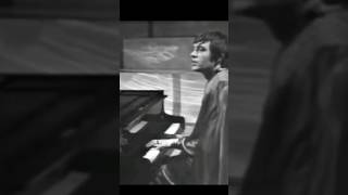 Download lagu Procol Harum - A Whiter Shade of Pale mp3